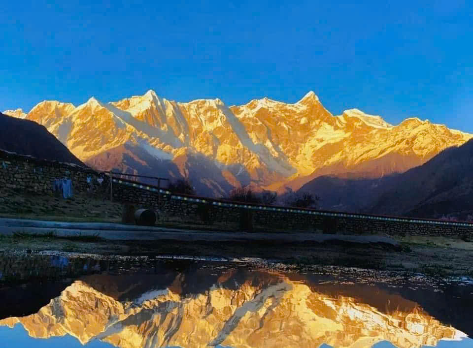 TOUR DU LỊCH ĐỘC LẠ 2025 CHECK IN EVEREST 9 NGÀY 8 ĐÊM EVEREST BASE CAMP (EBC)TẬN MẮT NGẮM BÌNH MINH TRÊN ĐỈNH EVEREST HUYỀN ẢO TRẢI NGHIỆM MỘT TÂY TẠNG VỪA HUYỀN BÍ VỪA HÙNG VĨ KHỞI HÀNH TỪ HÀ NỘI TP HỒ CHÍ MINH ĐÀ NẴNG 